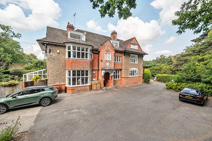3 Bedroom Flat For Sale In Longdown Road, Lower Bourne Farnham, GU10