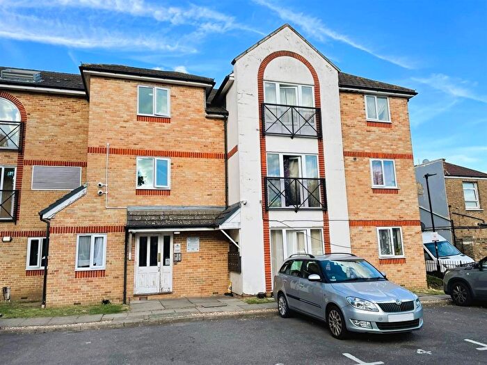 1 Bedroom Flat To Rent In Enton Place, Hounslow, TW3