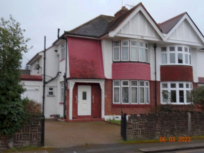3 Bedroom Semi-Detached House To Rent In Riverside Close, Kingston Upon Thames, KT1