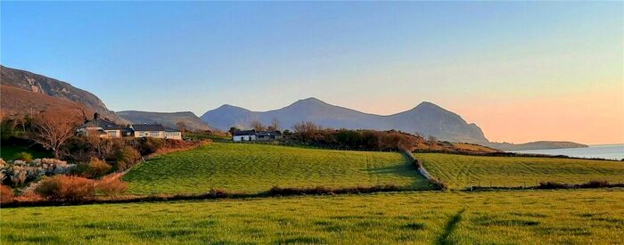 4 Bedroom Detached House For Sale In Clynnogfawr, Caernarfon, Gwynedd, LL54