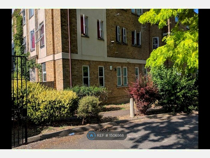 1 Bedroom Flat To Rent In Chiltern Court, London, SE14