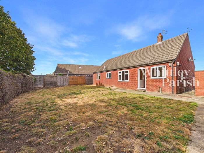 3 Bedroom Detached House For Sale In Edenside Drive, Attleborough, NR17