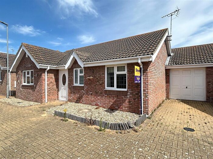 2 Bedroom Detached Bungalow To Rent In Rose Crescent, Clacton-On-Sea, CO15