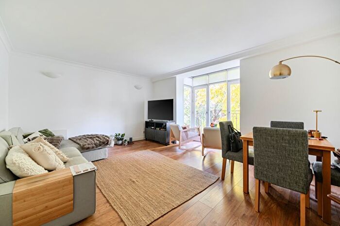 2 Bedroom Apartment To Rent In Marlborough Hill, St John`s Wood, NW8
