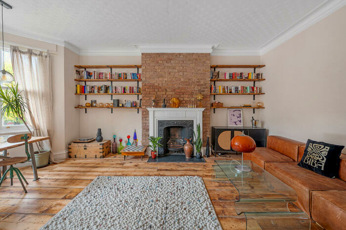 1 Bedroom Flat To Rent In Frognal Lane, Hampstead, NW3