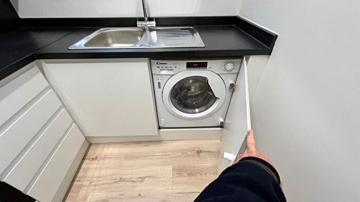 1 Bedroom Flat To Rent In Flat B Woodland Lane, Chapel Allerton, Leeds, LS7