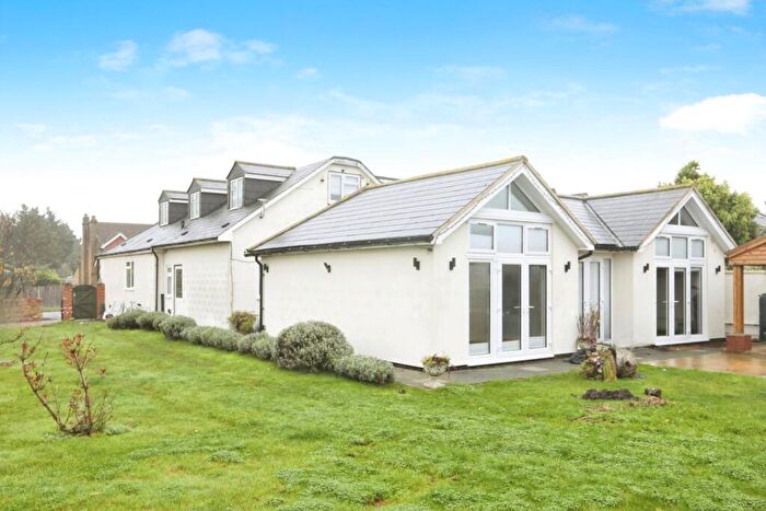 6 Bedroom Bungalow For Sale In Grovehurst Road, Kemsley, Sittingbourne, Kent, ME10