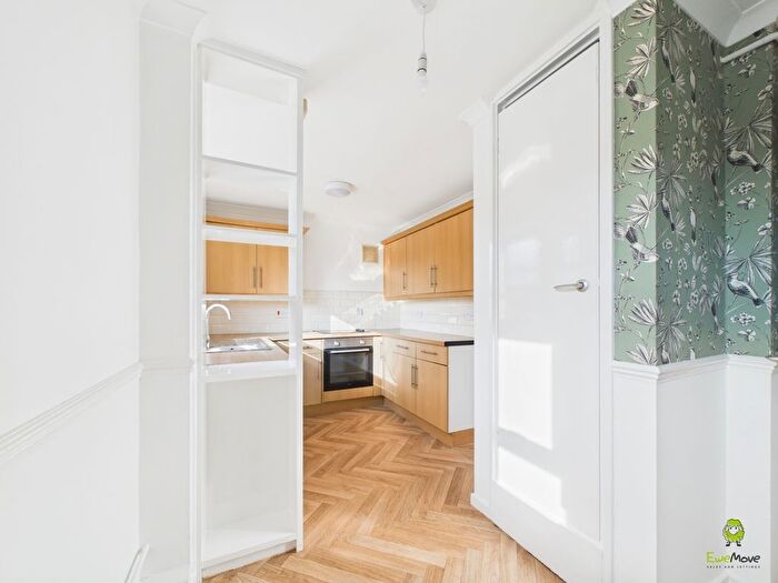 1 Bedroom Flat For Sale In Compton Place, Erith, Kent, DA8