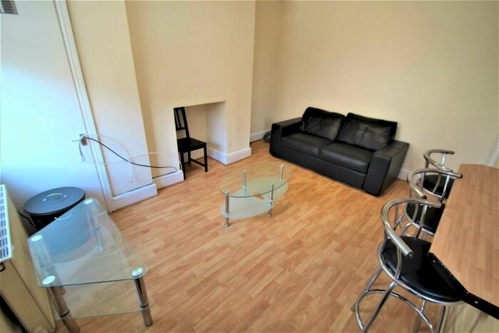 4 Bedroom Terraced House To Rent In Broomfield Terrace, Burley, Leeds, LS4