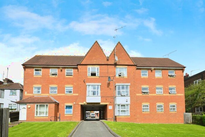 2 Bedroom Apartment To Rent In Cavendish Avenue, Harrow, HA1