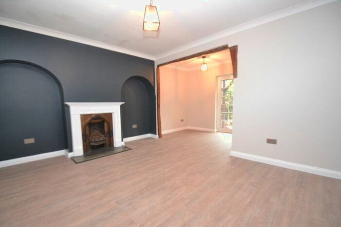 2 Bedroom Cottage To Rent In Bacon Lane, London, NW9