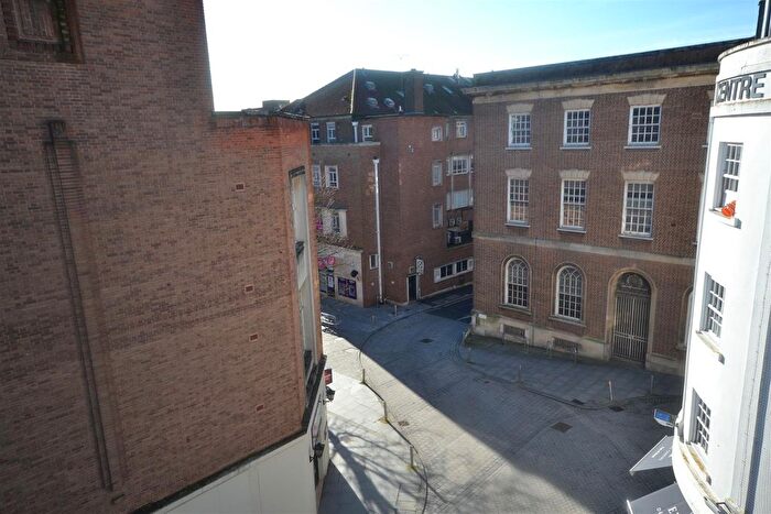 3 Bedroom Flat To Rent In Flat, Easton Buildings, Bailey Street, EX4