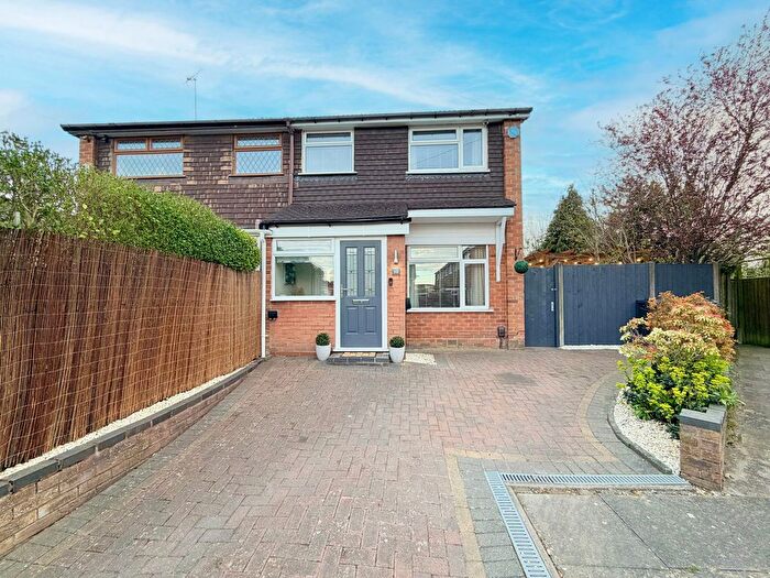 3 Bedroom Semi Detached House For Sale In Allwell Drive, Birmingham, B14