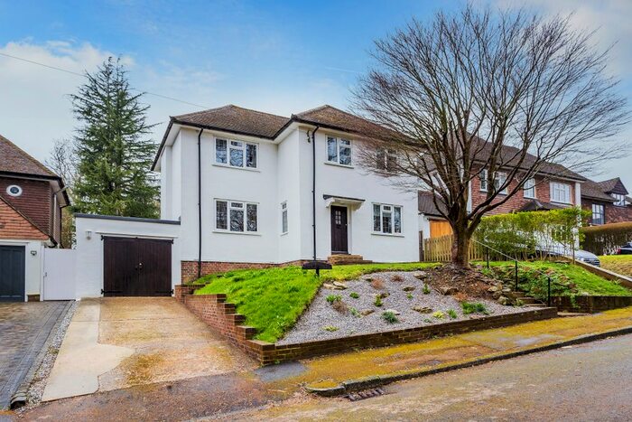 5 Bedroom Detached House To Rent In Ref: Pp - Ridgegate Close, Reigate, RH2