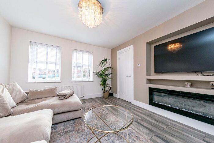 3 Bedroom End Of Terrace House For Sale In Dunlin Court, Middleton, Leeds, LS10