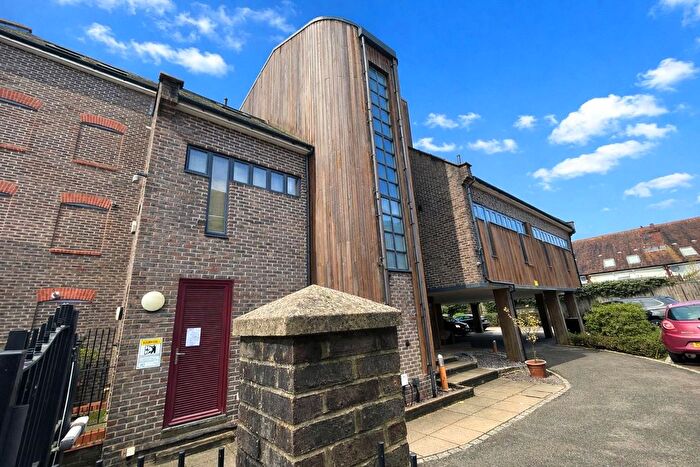 2 Bedroom Flat For Sale In Bepton Road, Midhurst, West Sussex, GU29