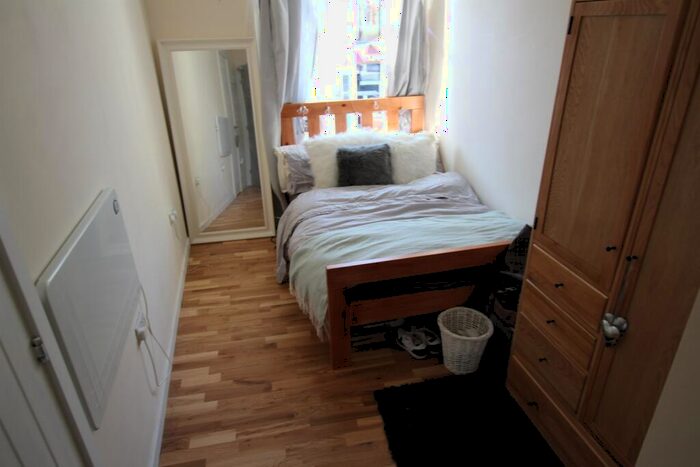 1 Bedroom Apartment To Rent In Bed In Bed Flat Share, Long Row, Nottingham, NG1