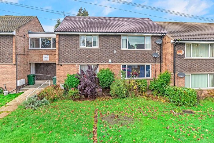 2 Bedroom Flat For Sale In Fieldway, Ilkley, West Yorkshire, LS29