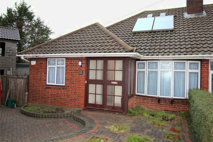 3 Bedroom Bungalow To Rent In Hunts Mead, Billericay, CM12