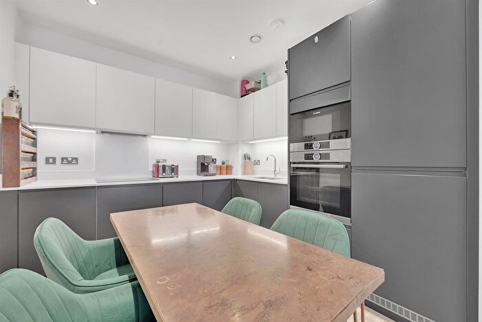 1 Bedroom Flat To Rent In Rookwood Way, London, E3