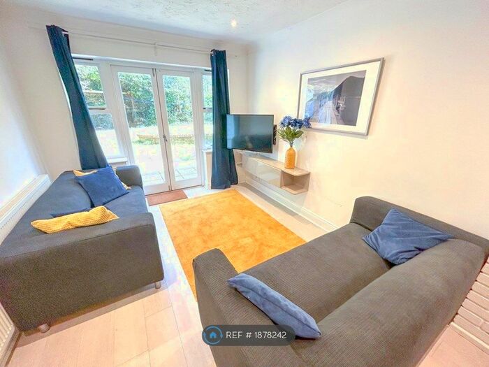 7 Bedroom Detached House To Rent In Cranford Way, Southampton, SO17