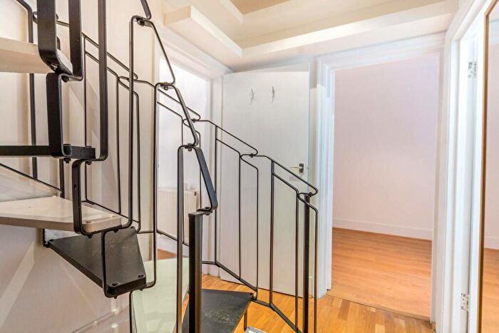 2 Bedroom Flat To Rent In Bell Street, Baker Street, London, NW1