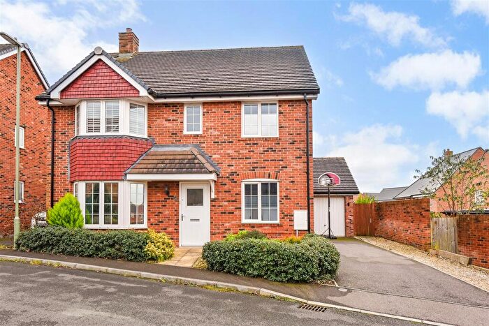 4 Bedroom Detached House For Sale In Spindle Close, Andover, SP11