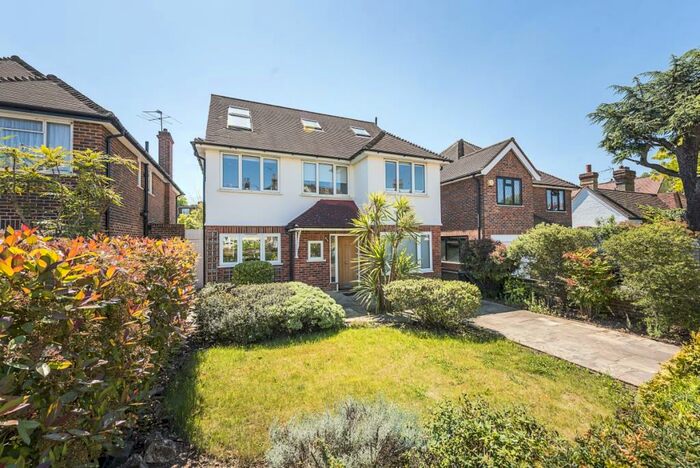 5 Bedroom House To Rent In Vicarage Road, SW14