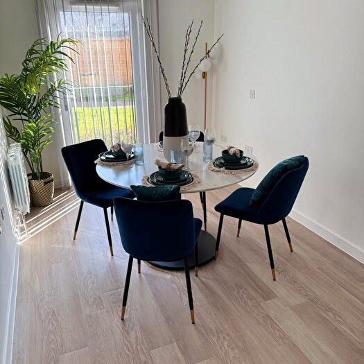 3 Bedroom Apartment To Rent In Minerva Square, Glasgow, G3