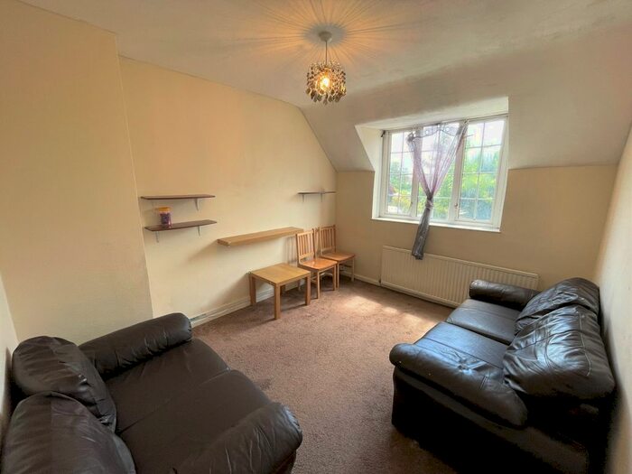 3 Bedroom Flat To Rent In Wood Lane, Dagenham, RM8