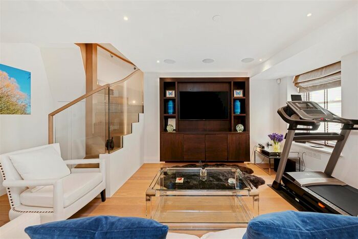 1 Bedroom Flat To Rent In Buckingham Gate, London, SW1E