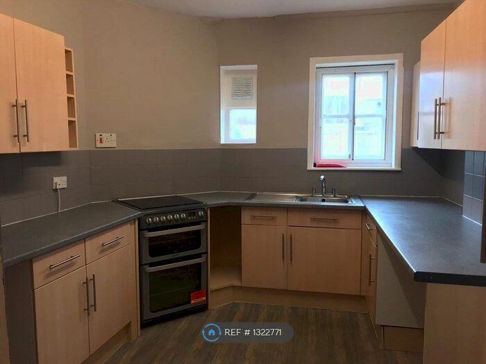 3 Bedroom Flat To Rent In Alma Terrace, Portland DT5