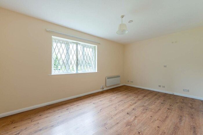 1 Bedroom Flat To Rent In Galsworthy Road, Kingston Hill, Kingston Upon Thames, KT2