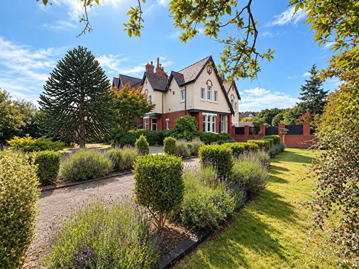 4 Bedroom Detached House For Sale In Norwood Avenue, Southport, PR9