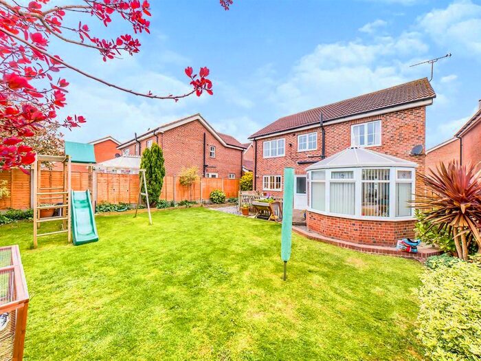4 Bedroom Detached House For Sale In Old Chapel Close, Long Riston