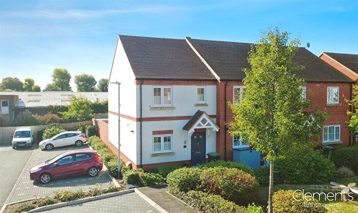 2 Bedroom End Of Terrace House For Sale In Lakeside Avenue, Kings Langley, WD4