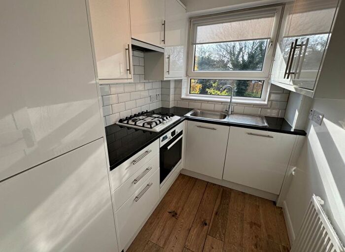 2 Bedroom Flat To Rent In Gruneisen Road, Finchley, N3