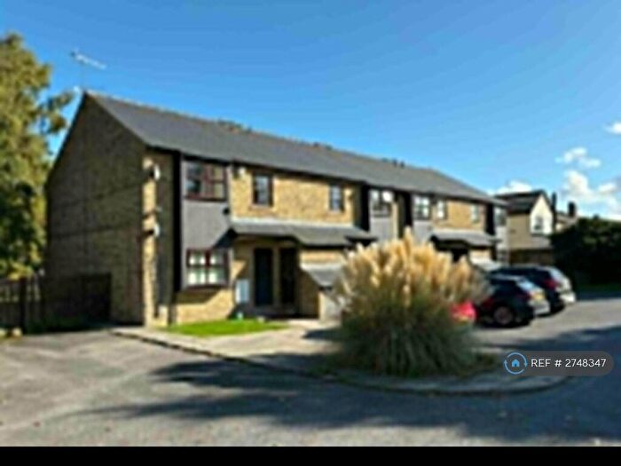 2 Bedroom Flat To Rent In Williams Court, Farsley, Pudsey, LS28