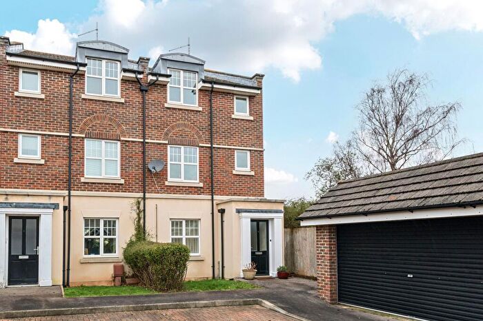 2 Bedroom Maisonette For Sale In Quinton Fields, Emsworth, PO10