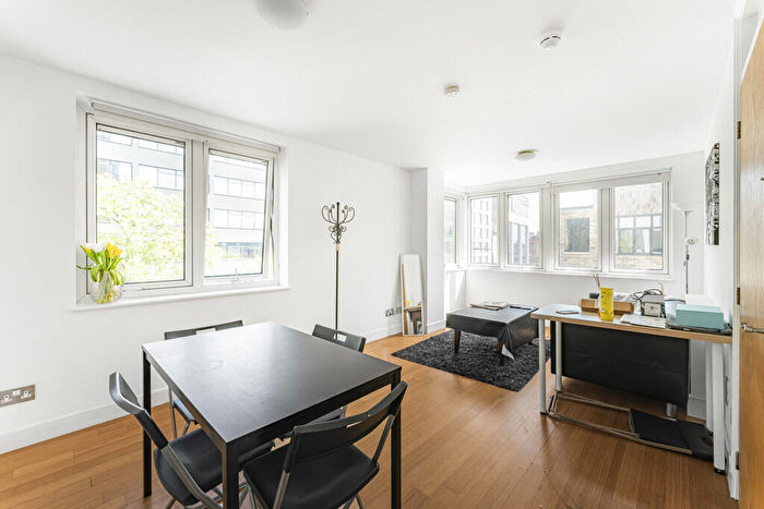 2 Bedroom Apartment To Rent In Commercial Road, Aldgate East, London, E1