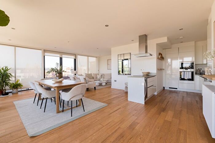 3 Bedroom Flat To Rent In Elgin Avenue, London, W9