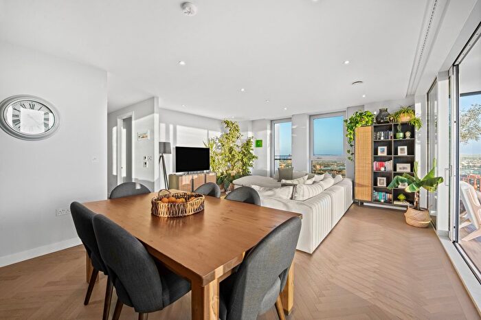 2 Bedroom Flat For Sale In Southwark Bridge Road, Borough, SE1