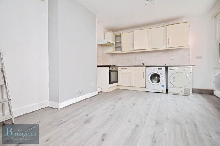 1 Bedroom Flat To Rent In High Street, Ingatestone, Essex, CM4