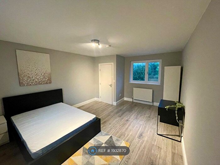 3 Bedroom Flat To Rent In Ruislip Road East, London, W13