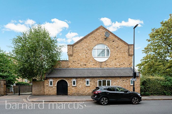 2 Bedroom Flat To Rent In Park View Mews, London, SW9