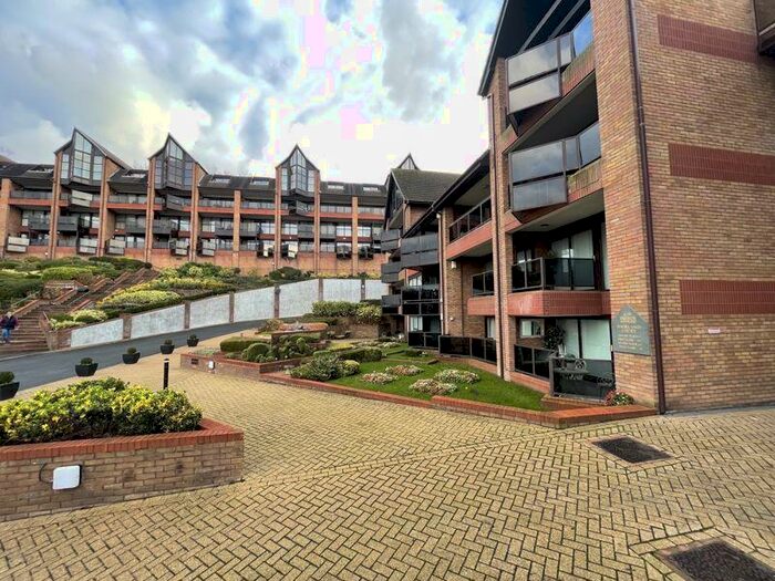 2 Bedroom Flat To Rent In Esplanade, Rochester, ME1