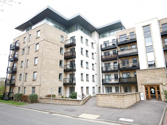 2 Bedroom Flat To Rent In Robertson Gait, Slateford, Edinburgh, EH11