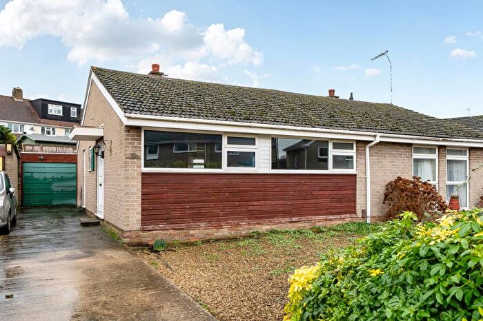 2 Bedroom Bungalow For Sale In Queen Emmas, Witney, OX28