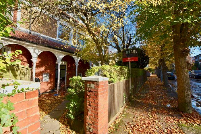 2 Bedroom Flat To Rent In Cranes Park Avenue, Surbiton, KT5