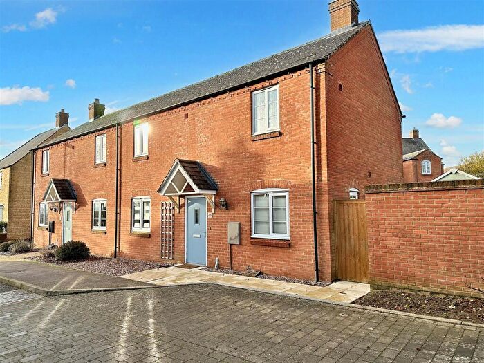 3 Bedroom House To Rent In Freemans Way, Greens Norton., NN12